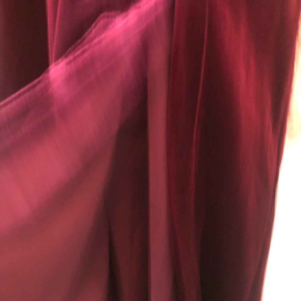 Bardot burgandy velour dress side slit - Picture 9 of 11